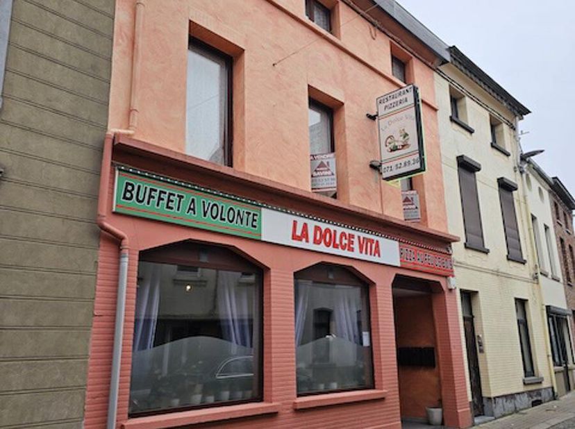 Fontaine l&#039;Evêque - à vendre une belle maison de commerce avec restaurant &quot;la dolce vita&quot; anciennement &quot;le borsalino&quot;.&lt;br /&gt;
Sur une superficie cadast