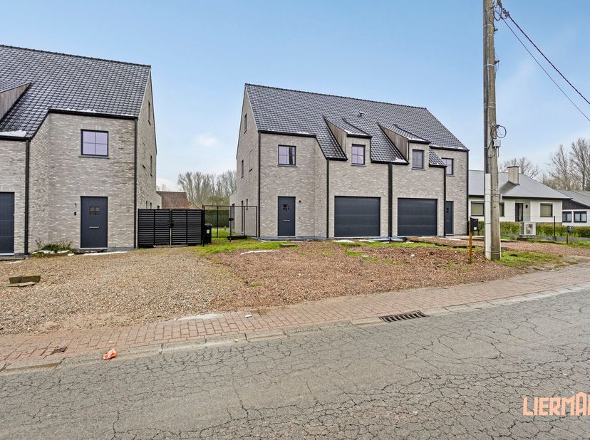 Op zoek naar een moderne, energiezuinige en instapklare woning in een rustige buurt?&lt;br /&gt;
Dan is deze prachtige nieuwbouwwoning uit 2023 te Erondegem