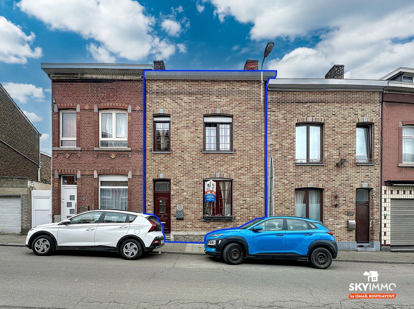 L&#039;agence SKYIMMO a le plaisir de vous présenter cette spacieuse maison 5 chambres offrant confort et modernité. Elle dispose dun dressing ou bureau, d