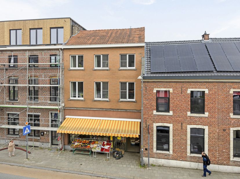 Op zoek naar ruimte voor uw onderneming én woonst op een toplocatie?&lt;br /&gt;
Deze handelswoonst aan de Naamsesteenweg in Heverlee biedt uitzonderlijke z