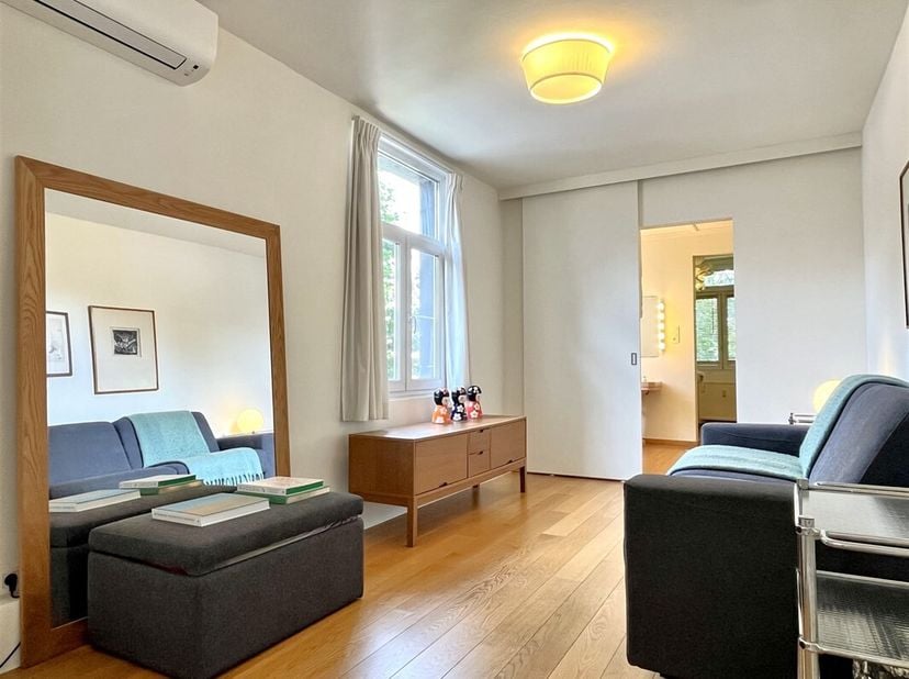 Magnifique studio meublé dans une maison de maître authentique ! (&amp;lt;1 an : 01/10/2025 - 30/06/2026)&lt;br /&gt;
Vous accédez à ce studio meublé situé au 3