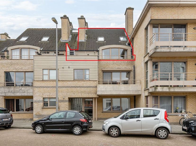 Ruim en lichtrijk duplex-appartement in het centrum van Hemiksem&lt;br /&gt;
Ontdek dit prachtige duplexappartement in het hart van Hemiksem. Dankzij de doo