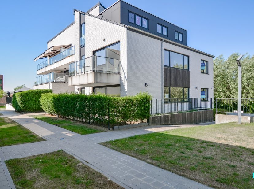 Dit nieuwbouw twee slaapkamer appartement beschikt over een bewoonbare oppervlakte van 107 m² en is gelegen op de eerste verdieping in residentie De P
