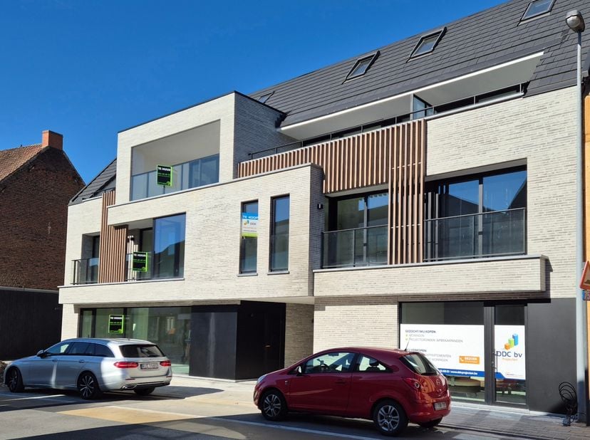 Centraal wonen in Stad Waregem.&lt;br /&gt;
&lt;br /&gt;
Prachtig nieuwbouw appartement, gelegen in het centrum van Waregem. Dit appartement maakt deel uit van Re