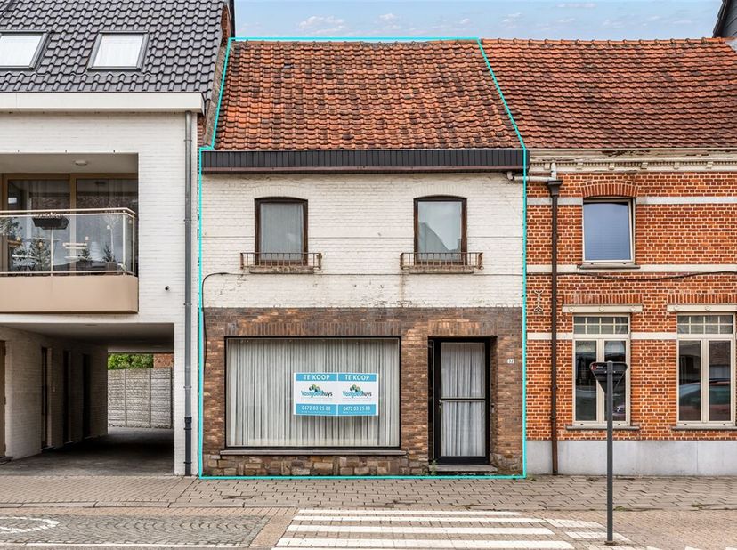 Ben je op zoek naar een charmante woning met tal van mogelijkheden die verder naar eigen smaak en wensen kan worden afgewerkt? Dan is dit jouw kans!&lt;b