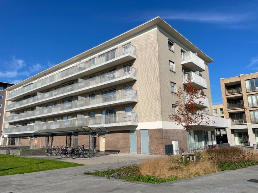Ontdek je eigen stukje paradijs in het hart van Harebeke. Dit sfeervolle appartement biedt alle ingrediënten voor een romantisch leven samen. De ruime