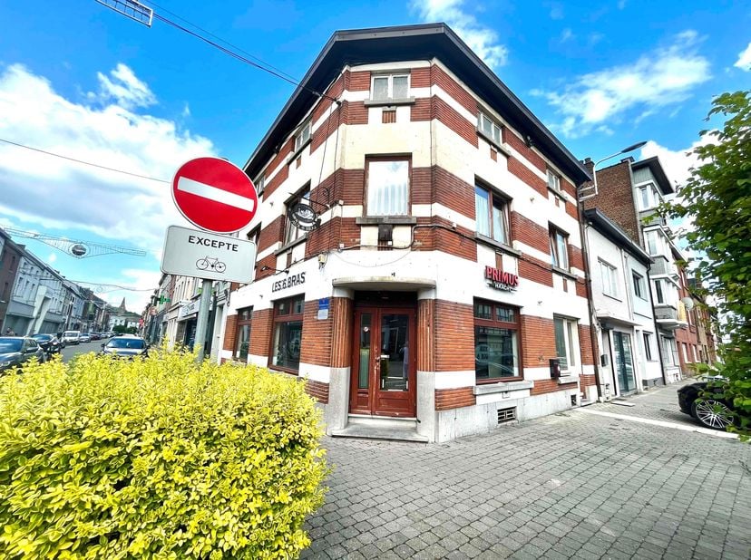 Bedrijfsvastgoed te huur
                    in 6200 Chatelineau