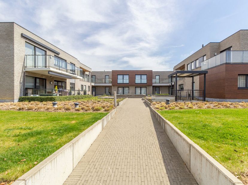 STERREBEEK (Centre) - Bel appartement neuf situé au 1er étage d&#039;un immeuble en zone parc. L&#039;appartement comprend un hall d&#039;entrée avec placard et un W