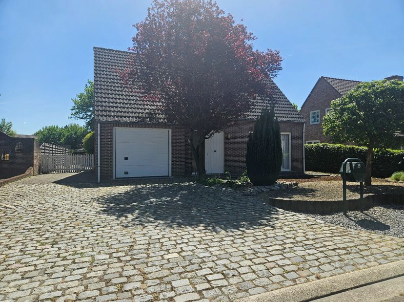 Maison à louer
                    à 2400 Mol