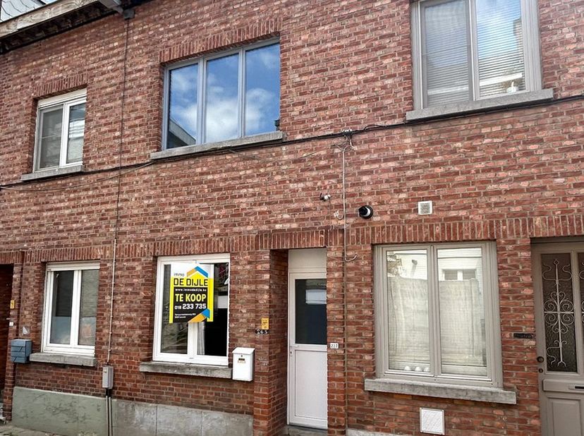In de rustige Groenstraat in hartje Heverlee vindt u deze volledig gerenoveerde rijwoning.&lt;br /&gt;
Het gelijkvloers bestaat uit een ruime, open leefruim