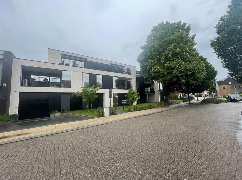 Luxueus afgewerkt én energiezuinig appartement.&lt;br /&gt;
Het appartement bevindt zich op wandelafstand van het bruisend centrum van Lommel alsook kortbij