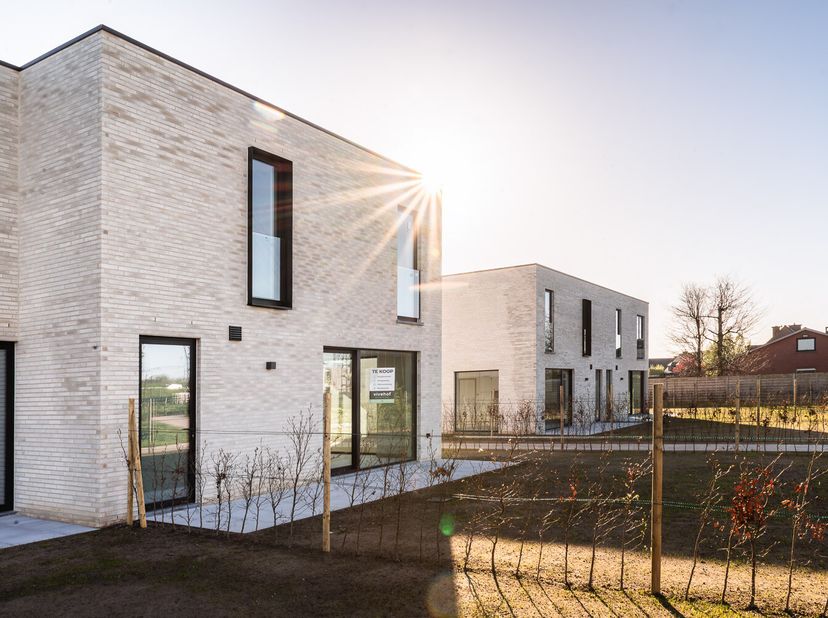 Laatste 4 woningen te koop!&lt;br /&gt;
Energieneutrale nieuwbouwwoningen te koop vlak bij het centrum van Sint-Eloois-Vijve en op 5 min van centrum Waregem