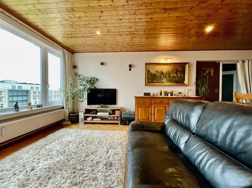 Te Koop: Licht appartement met 2 slaapkamers en 2 terrassen - Avenue Mutsaard 77, 1020 BrusselOntdek dit ideaal gelegen appartement op de 5e verdiepin