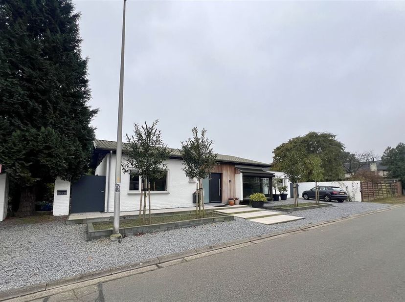 Ruime en moderne woning in Hamont - een oase van rust en comfort&lt;br /&gt;
Welkom in deze prachtige gerenoveerde gelijkvloers woning gelegen in het charma