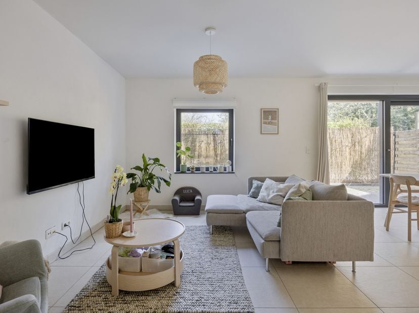 Immeuble récent à vendre dans sa totalité comprenant : 5 appartements de deux chambres (83m²) avec terrasse et un appartement d&#039;une chambre (64m²) ave