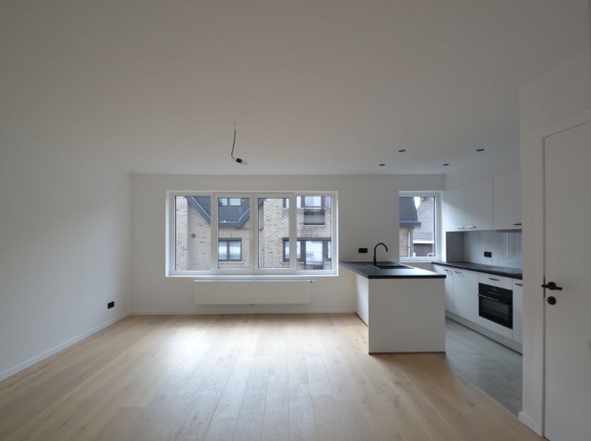 Appartement (75 m²) op de tweede verdieping met terras achteraan.&lt;br /&gt;
Dit appartement op de tweede verdieping behoort tot een kleine residentie (6 w