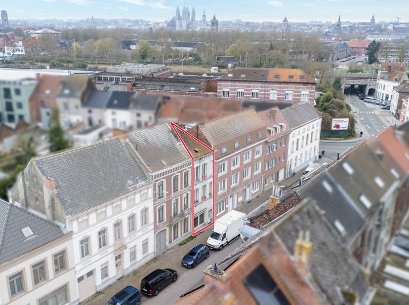 Idéalement situé à proximité de la gare de Tournai, lAgence Leclercq vous propose cet immeuble de rapport comprenant 3 entités locatives.&lt;br /&gt;
L&#039;imme