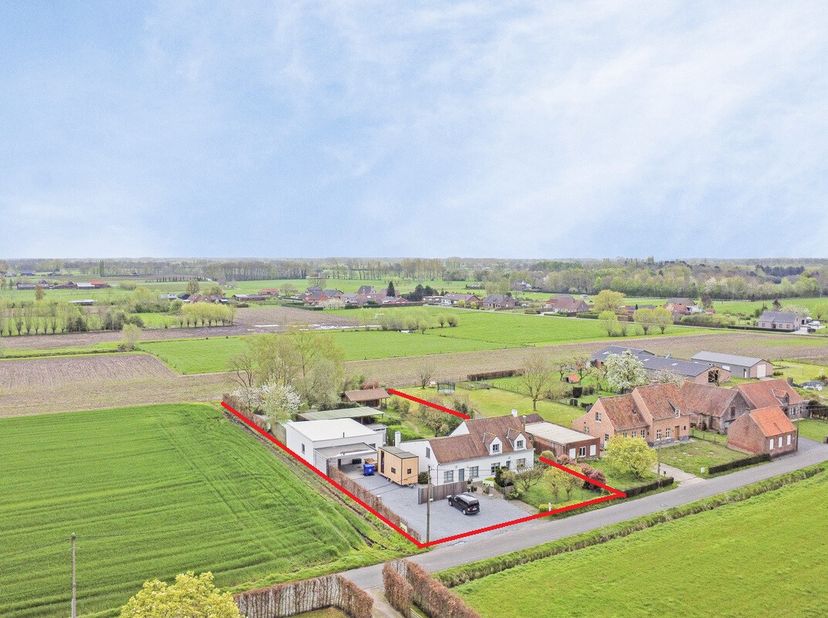 Perfecte combinatie van wonen en werken op een perceel van 2.150 m², voorzien van een zwembad en een Finse sauna.&lt;br /&gt;
Goede bereikbaarheid via de E4