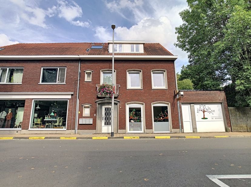 Appartement avec salon, cuisine, salle de bains, débarras/buanderie et une chambre. L&#039;établissement bénéficie d&#039;un emplacement idéal à proximité des t