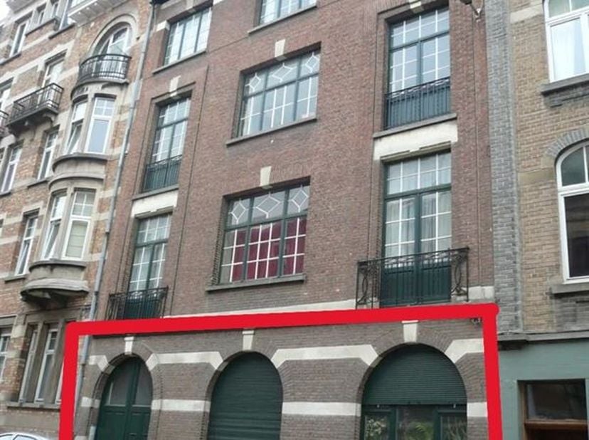 IMMOSCHMIDT (Réf : 28915) SCHAERBEEK (Quartier Linthout) : TOP SITUATION -  Très bel appartement de +/- 95 m2, se composant d&#039;un hall d&#039;entrée, un liv