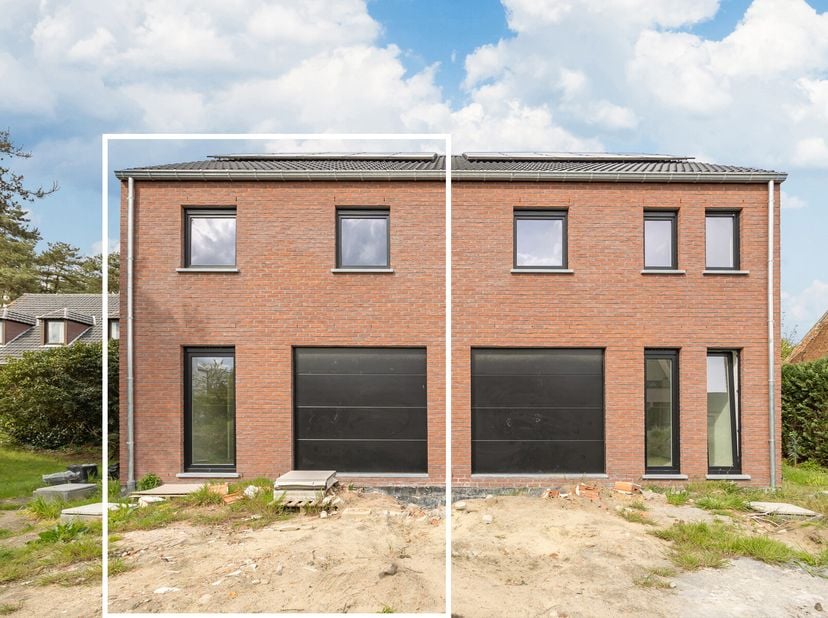 Deze halfopen nieuwbouwwoning is gelegen vlakbij het centrum Booischot, vlakbij openbaar vervoer, scholen, supermarkten en andere handelszaken.&lt;br /&gt;