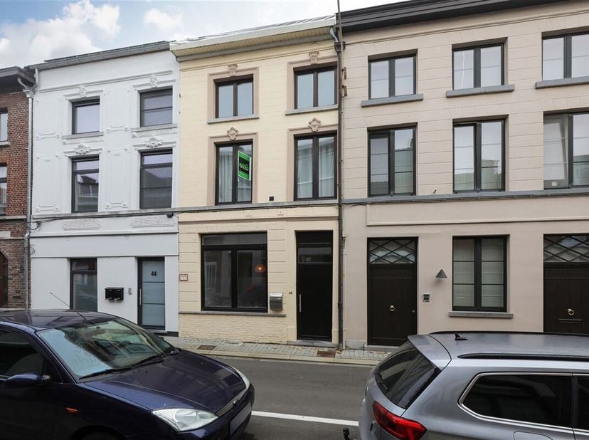 Karaktervolle authentieke woning met 3 slaapkamers en stadstuin in het centrum van Tongeren&lt;br /&gt;
Ligging :&lt;br /&gt;
+ In de dichte nabijheid van openbaa