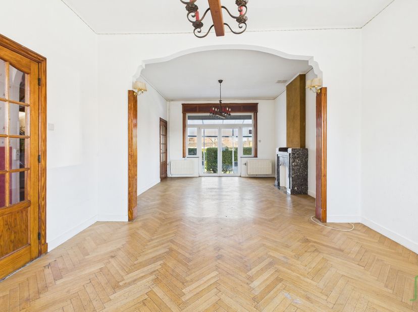 Offre à partir de 249.000euro. AD Home vous invite à découvrir cette maison stratégiquement positionnée à proximité des principaux axes routiers et de