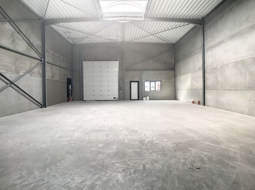 Unités PME récemment construites d&#039;environ 225 m² à vendre à Waregem. Le parc PME bénéficie d&#039;un emplacement privilégié sur la Kortrijkseweg entre Cou