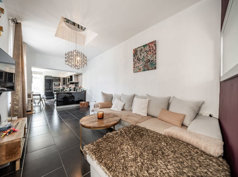 EXCLUSIVITÉ CHEZ NIGEL IMMO  MAISON RÉNOVÉE À LIÈGE !&lt;br /&gt;
Nigel IMMO a le plaisir de vous présenter cette spacieuse maison 2 façades de 154 m², idéa