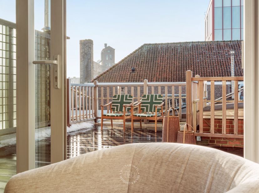 Dit recent gerenoveerde appartement met een bewoonbare oppervlakte van 71 m² is gelegen op een centrale locatie in Deinze. Het appartement beschikt ov