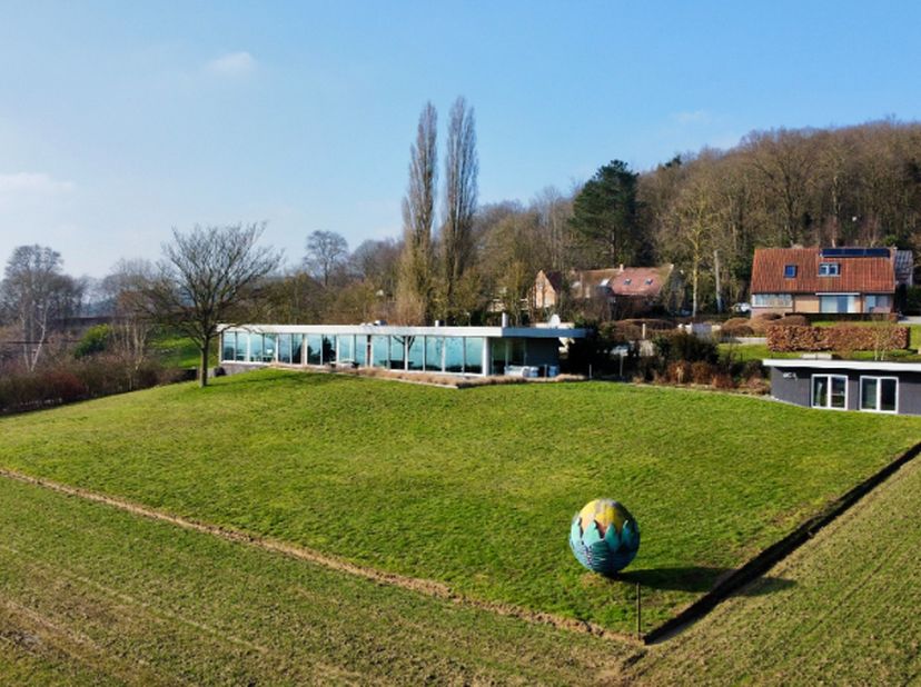 Mont-de-L&#039;Enclus - Kluisbos  - net over de taalgrens &lt;br /&gt;
UNIEKE KANS! &lt;br /&gt;
Deze strakke en moderne architectenwoning  (2006) op een perceel grond