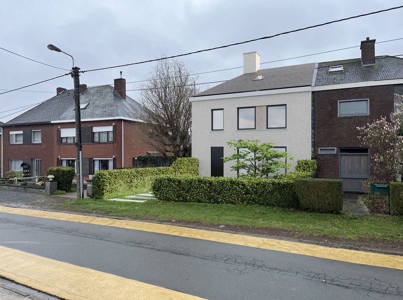 CHANCE UNIQUE : Beau terrain à bâtir pour un immeuble mitoyen avec jardin ensoleillé et sans obligation de construction sur 532 m².&lt;br /&gt;
Le terrain m