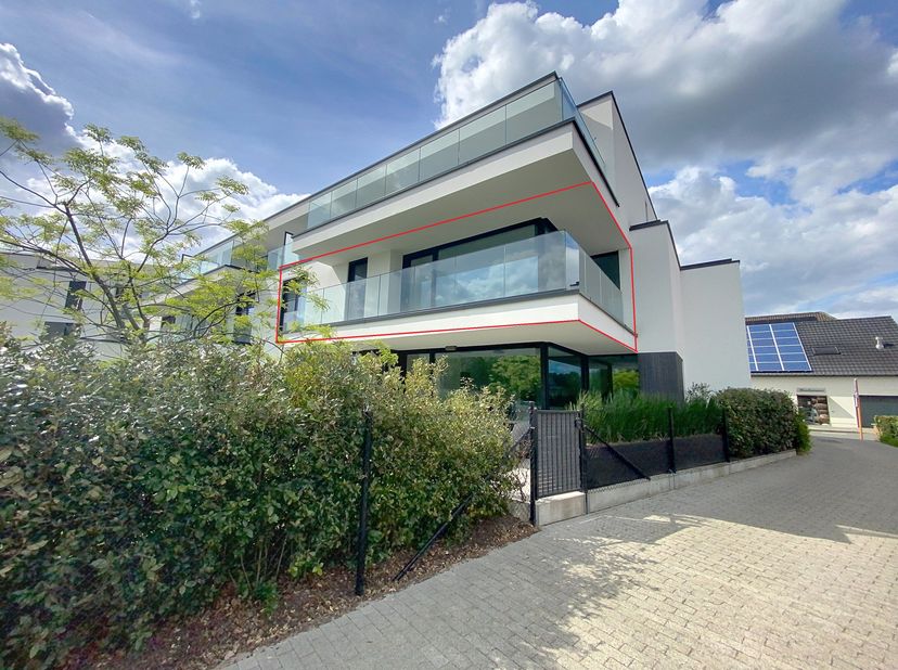 LIEU:&lt;br /&gt;
Cet appartement issu d&#039;un nouveau projet de construction à petite échelle est situé dans un emplacement privilégié dans le centre d&#039;Aalter