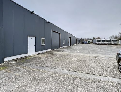                                         Magazijn zonder bureel te huur in Buggenhout, € 2.500
