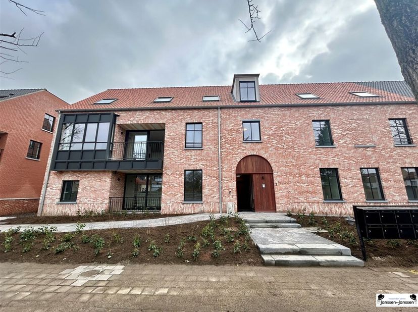 Bel appartement neuf de 2 chambres avec jardin&lt;br /&gt;
Bel appartement au rez-de-chaussée de la Residentie Goovaert, une nouvelle résidence élégante au