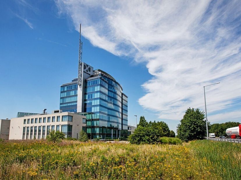 601m² d&#039;espace de bureau au 1er étage&lt;br /&gt;
Emplacement: à proximité de l&#039;E19 Anvers-Bruxelles&lt;br /&gt;
Spécifications: façade en verre, double vitrage,