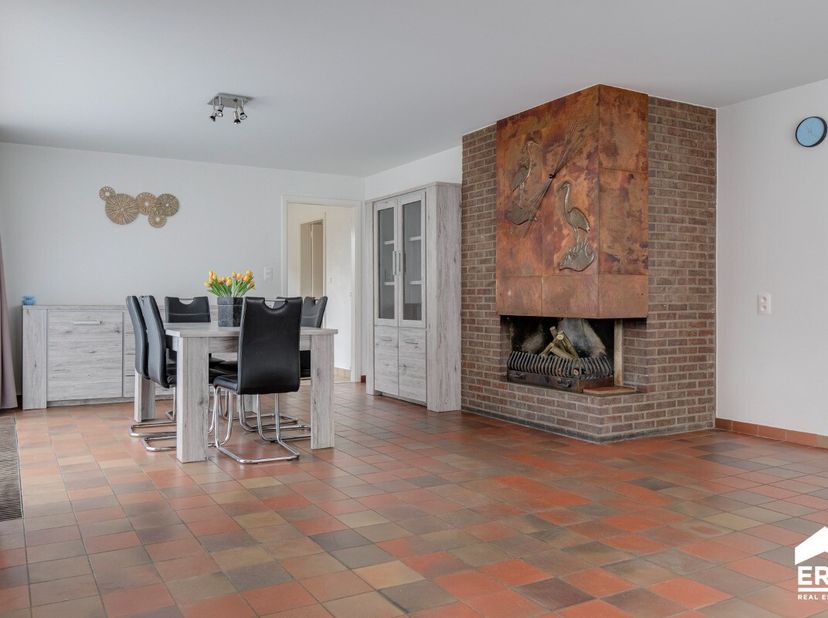 Dit instapklaar appartement kent een uitstekende ligging in een groene omgeving te Houthalen-Oost en is gelegen op een n op een ruim perceel van 15a,