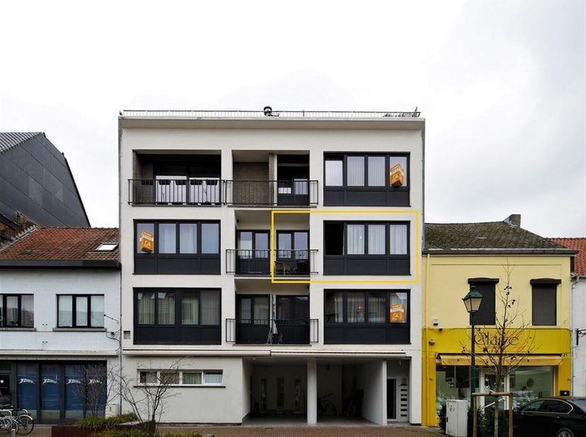 Instapklaar appartement gelegen in het midden van het centrum van Leopoldsburg.&lt;br /&gt;
Door de centrale ligging van het appartement zijn diverse facili