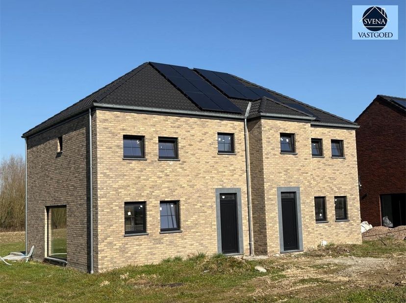 HALFOPENBEBOUWING&lt;br /&gt;
Deze prachtig gelegen volledig afgewerkte woning/volledig zelf te kiezen materiaal binnen deze prijs op +~ 5 are grond ligt op