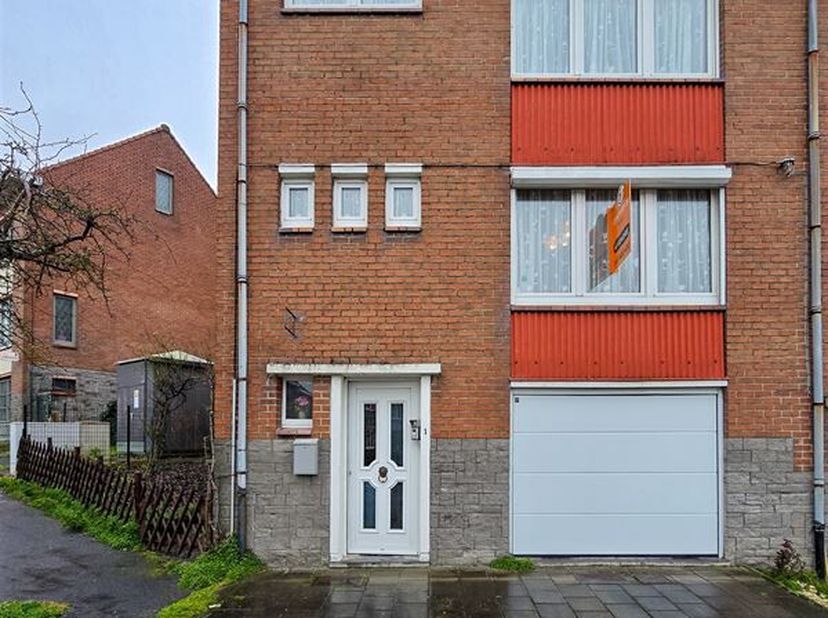 REF 7214 - RUE DES ROSIERS 1, 7640 ANTOING&lt;br /&gt;
Découvrez cette charmante maison bel-étage composée de 2 chambres + 1 bureau (pouvant servir de 3ème