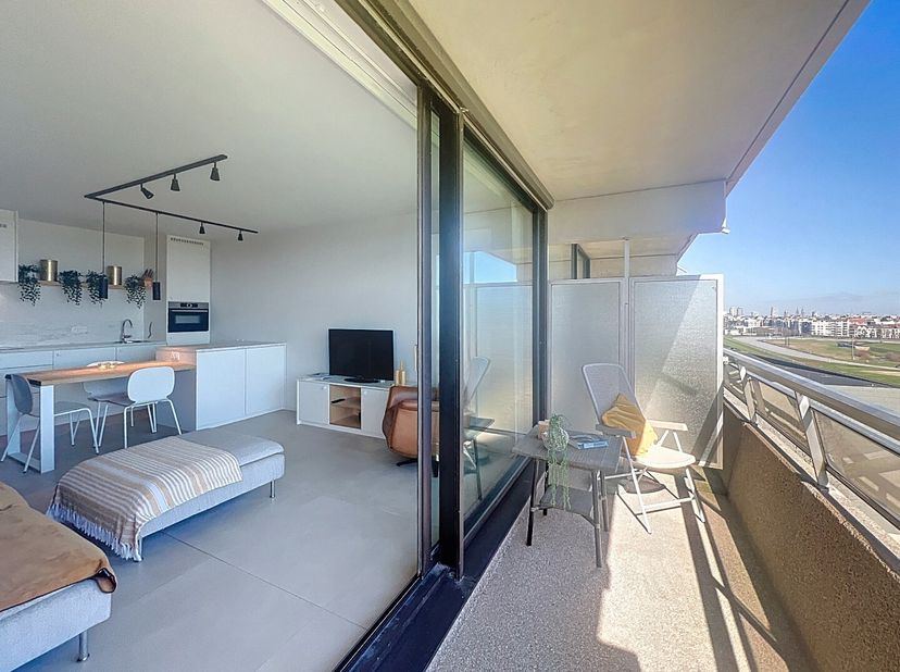 Deze luxueuze studio (42m²) bevindt zich op tweede lijn van Zee op de zesde verdieping van de Residentie Royal Ascot en werd volledig gerenoveerd in 2