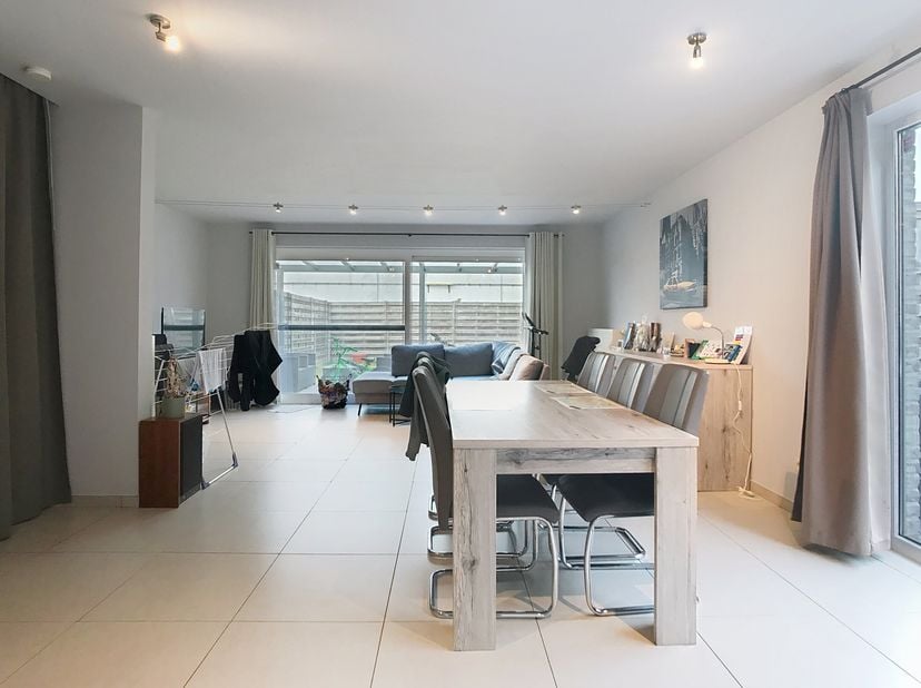 Le moyen le plus rapide pour visiter cette propriété? Demandez votre visite via le bouton rouge de notre site Web (www.dewaele.com) et vous serez cont