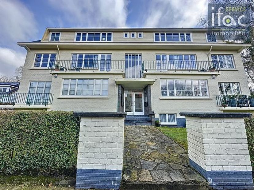 Aangenaam appartement op de eerste verdieping met lift, in residentiële wijk op goede lokatie te Tervuren. &lt;br /&gt;
&lt;br /&gt;
1ste verdieping: inkomhal, ap