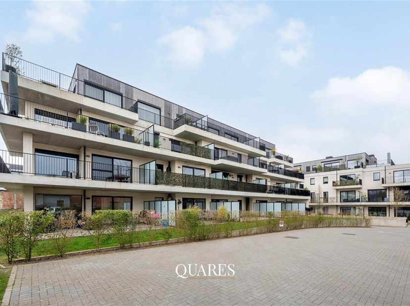 Appartement spacieux et moderne avec grande terrasse à Steendorp&lt;br /&gt;
Cet appartement récemment construit (2021) est situé dans la Gelaagstraat à Ste