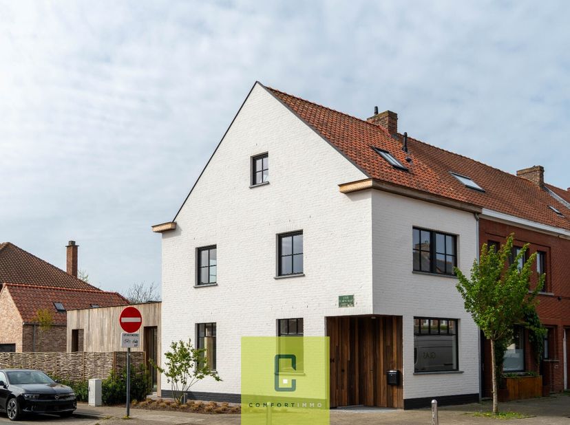 STARTPRIJS: Deze prachtige woning ( zo goed als nieuwbouw) is gelegen in het charmante Sint-Michiels en is perfect voor wie op zoek is naar een gezell