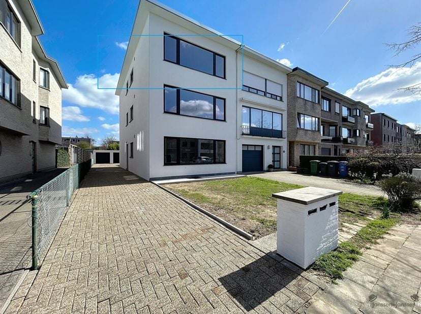 Instapklaar appartement op de tweede verdieping in Brasschaat.&lt;br /&gt;
Dit recent vernieuwde appartement, in een kleinschalig gebouw (bestaande uit 3 ap