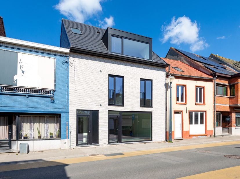 LiggingHet nieuwbouw handelsgelijkvloers in residentie &quot;Annabel&quot;, is gelegen in de Diederikstraat 10 te Assenede. Deze ligging is perfect voor een ond