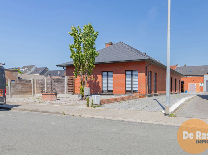 KIJKDAG VRIJDAG 27 JUNI VAN 16u TOT 19u (OP AFSPRAAK)&lt;br /&gt;
NIEUWERKERKEN- Bungalow met 4 slaapkamers en loods van 150m²&lt;br /&gt;
Op zoek naar een instap