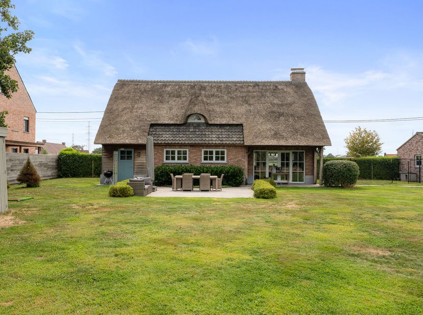 ALRTO VASTGOED VERKOOPT - Bezoek op afspraak&lt;br /&gt;
Op zoek naar rust, ruimte en verfijning? Deze prachtige, alleenstaande woning bevindt zich in het g