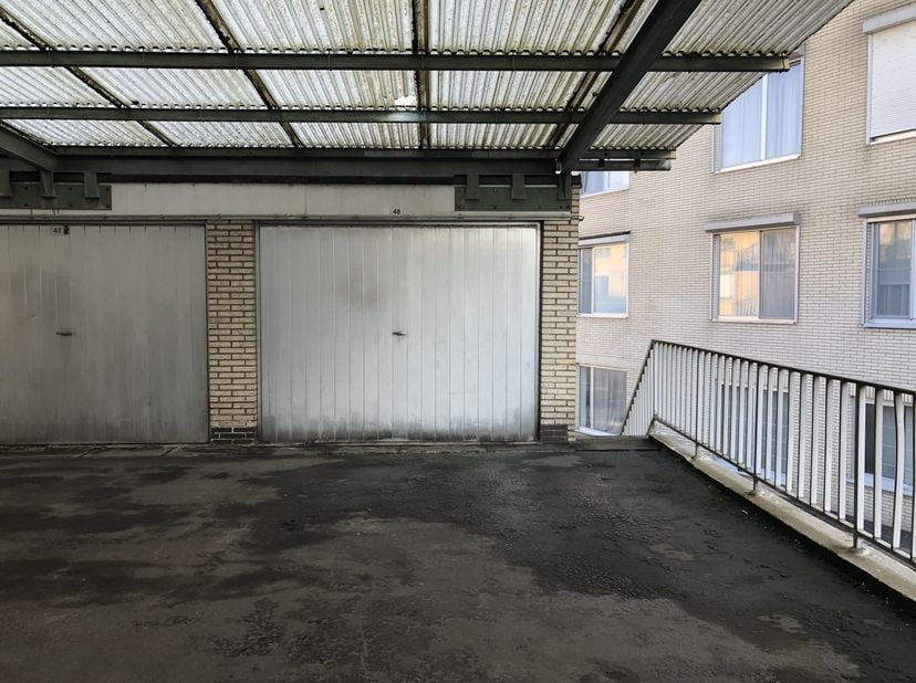 Deze Garage gelegen in de Koning Albert I-laan te Roeselare is in een goede staat en centraal gelegen nabij centrum Roeselare.&lt;br /&gt;
De garage is op v